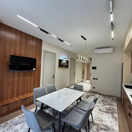 Warm On Mileticova Street Apartment *